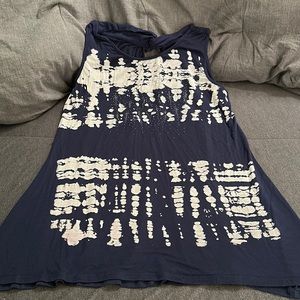 Women’s tunic tank top with keyhole back